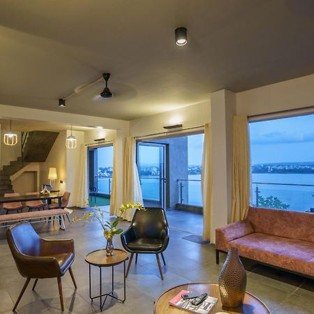 Grey Stone - Lakefront Penthouse Family Rooms Kolhapur Luaran gambar