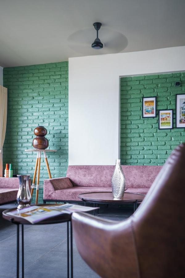 Grey Stone - Lakefront Penthouse Family Rooms Kolhapur Luaran gambar