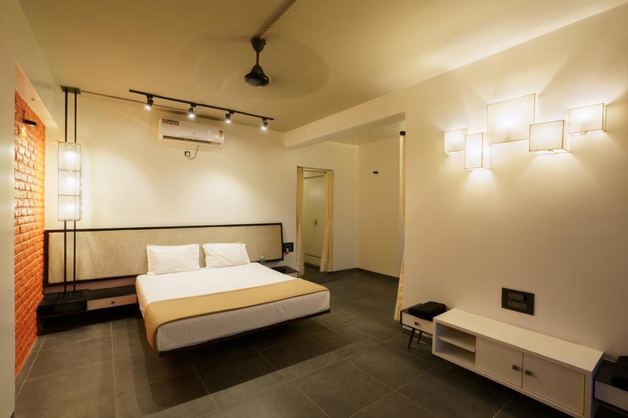 Grey Stone - Lakefront Penthouse Family Rooms Kolhapur Luaran gambar