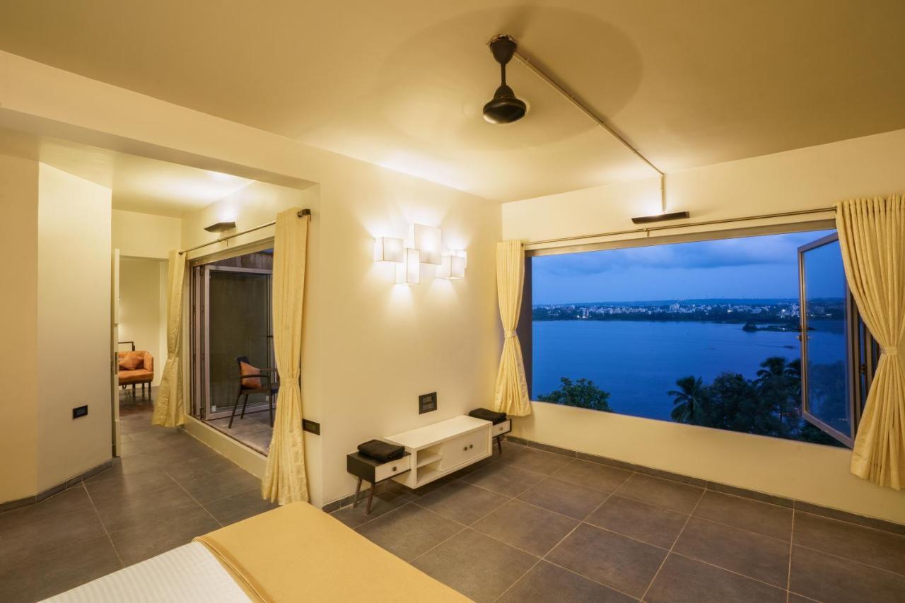Grey Stone - Lakefront Penthouse Family Rooms Kolhapur Luaran gambar