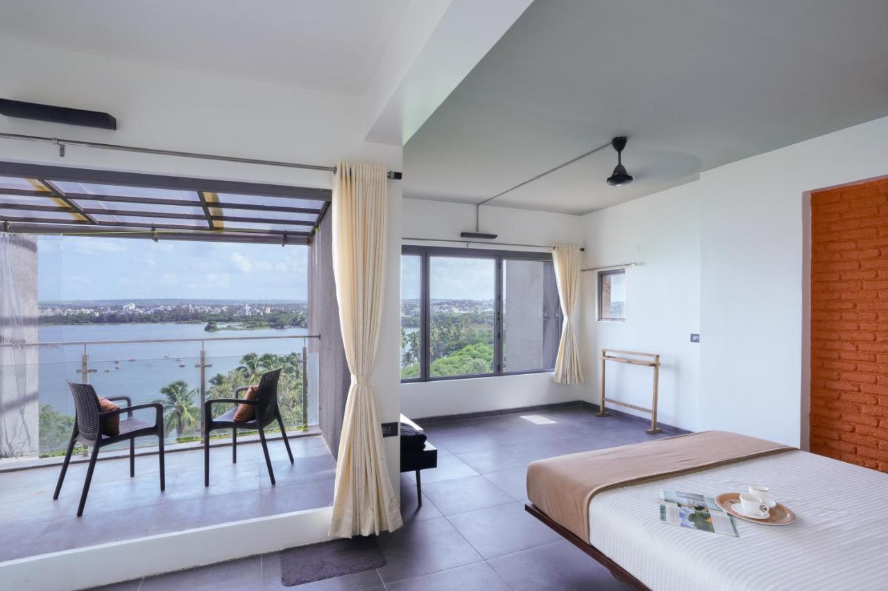 Grey Stone - Lakefront Penthouse Family Rooms Kolhapur Luaran gambar