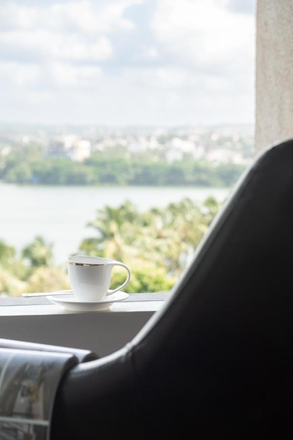 Grey Stone - Lakefront Penthouse Family Rooms Kolhapur Luaran gambar