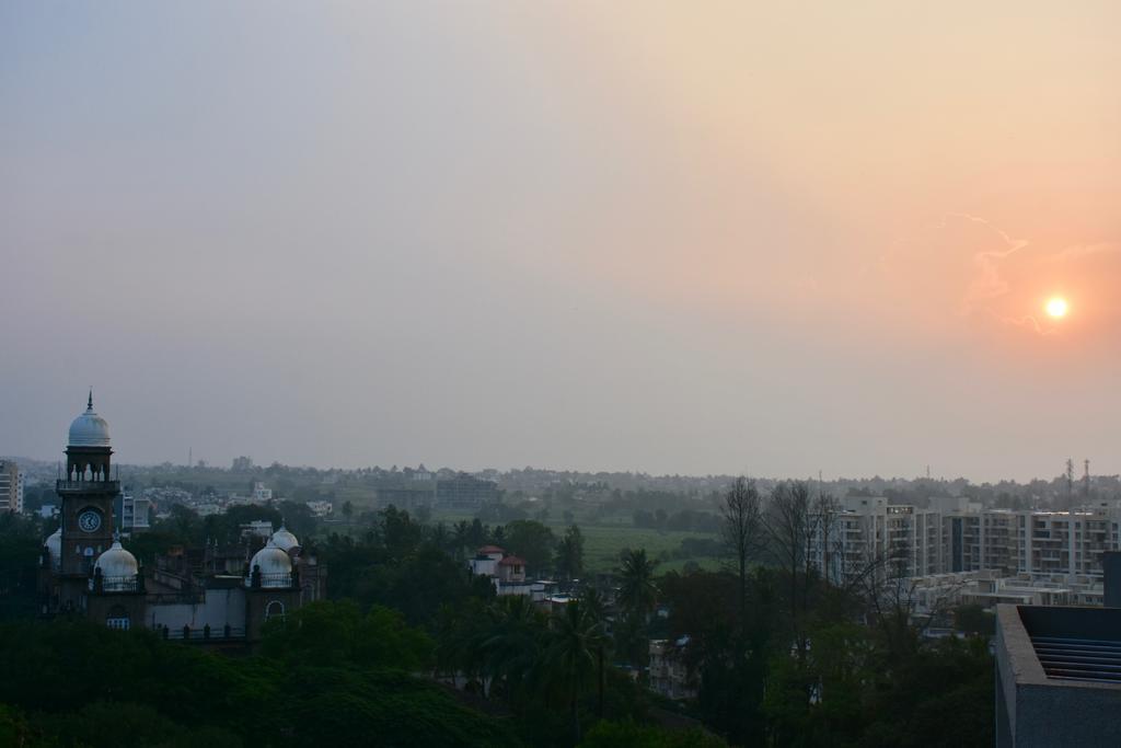 Grey Stone - Lakefront Penthouse Family Rooms Kolhapur Luaran gambar